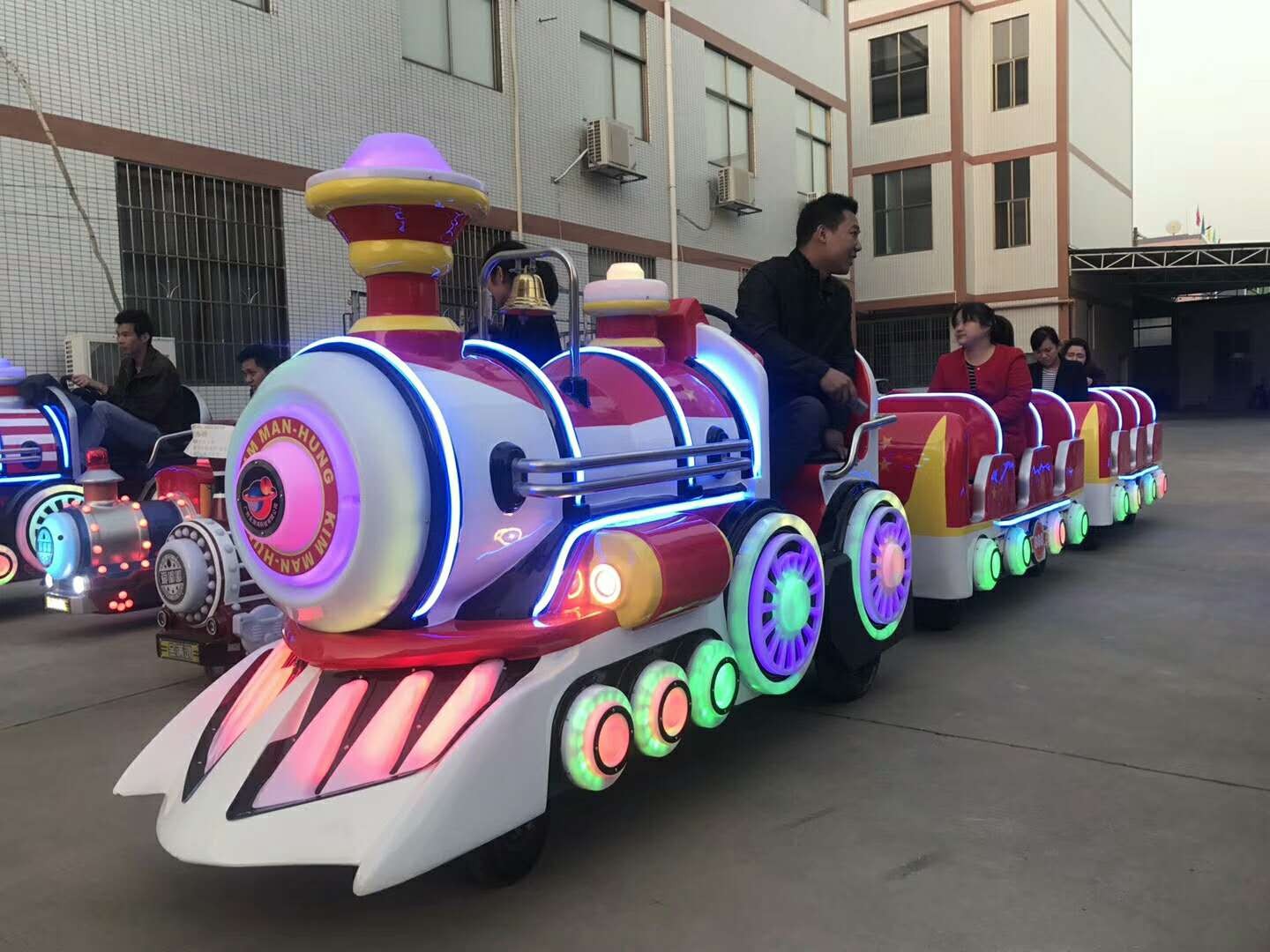 光泽商场小火车